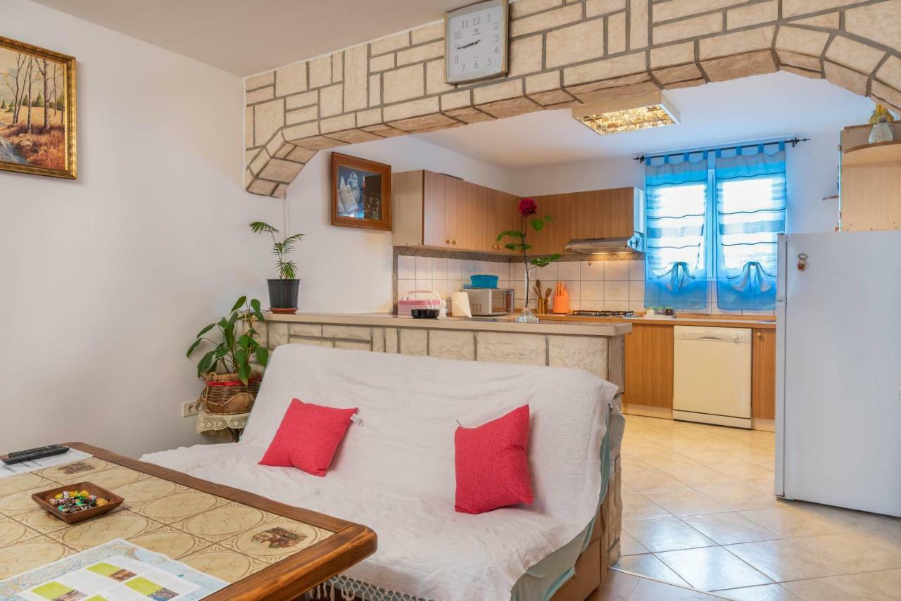 Nostress Apartment プーラ エクステリア 写真