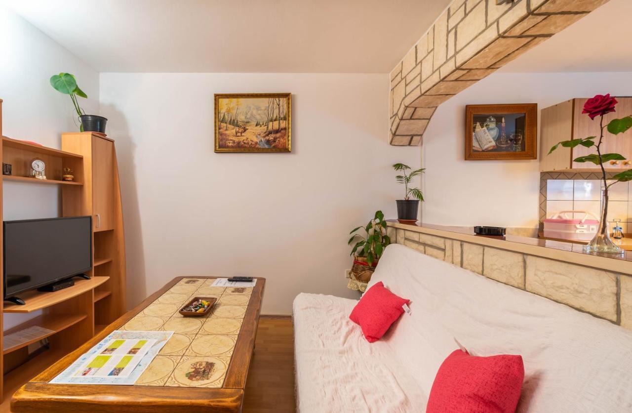 Nostress Apartment プーラ エクステリア 写真